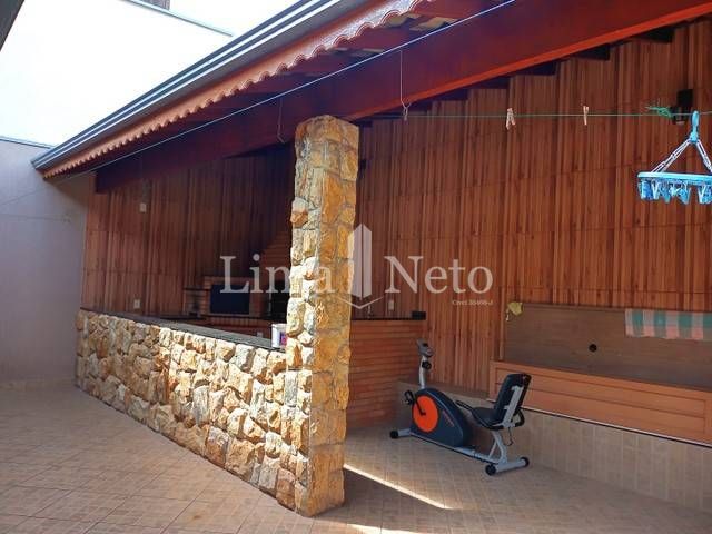 Casa 172m², 3 Dormitórios, 1 Suíte, 4 Vagas