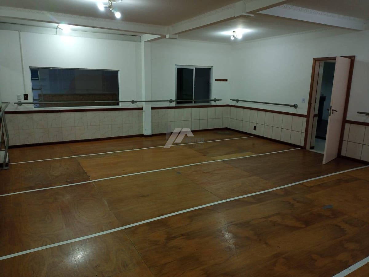 Casa comercial para locação no corrego grande