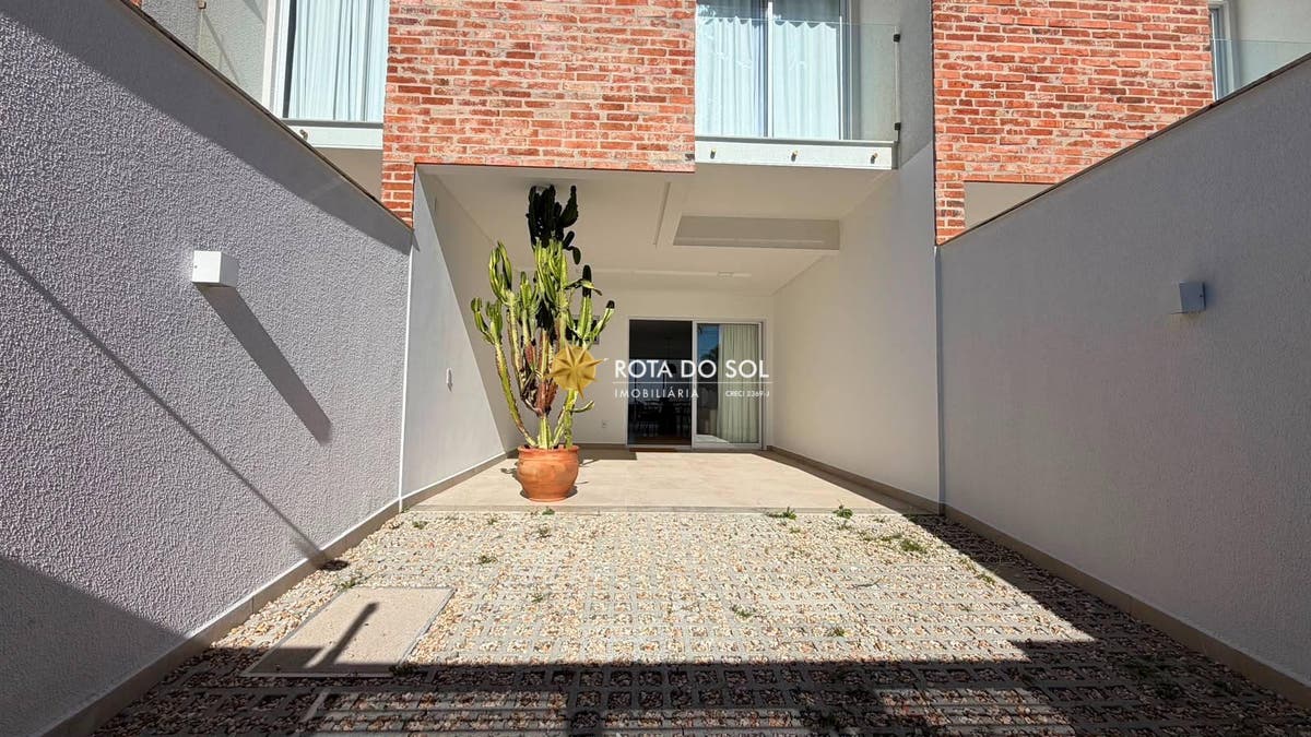 Sobrado Triplex 3 Suítes Praia Mariscal Bombinhas SC - 2