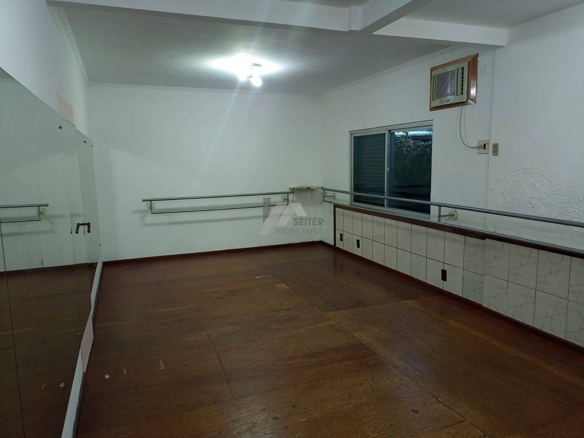 Casa comercial para locação no corrego grande