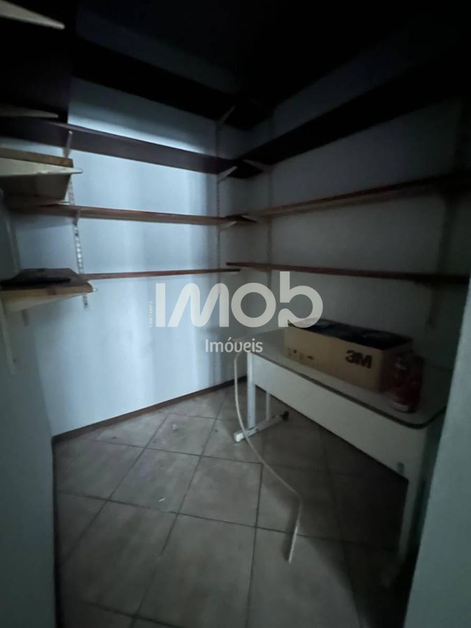 Casa com suíte master + 4 quartos, centro