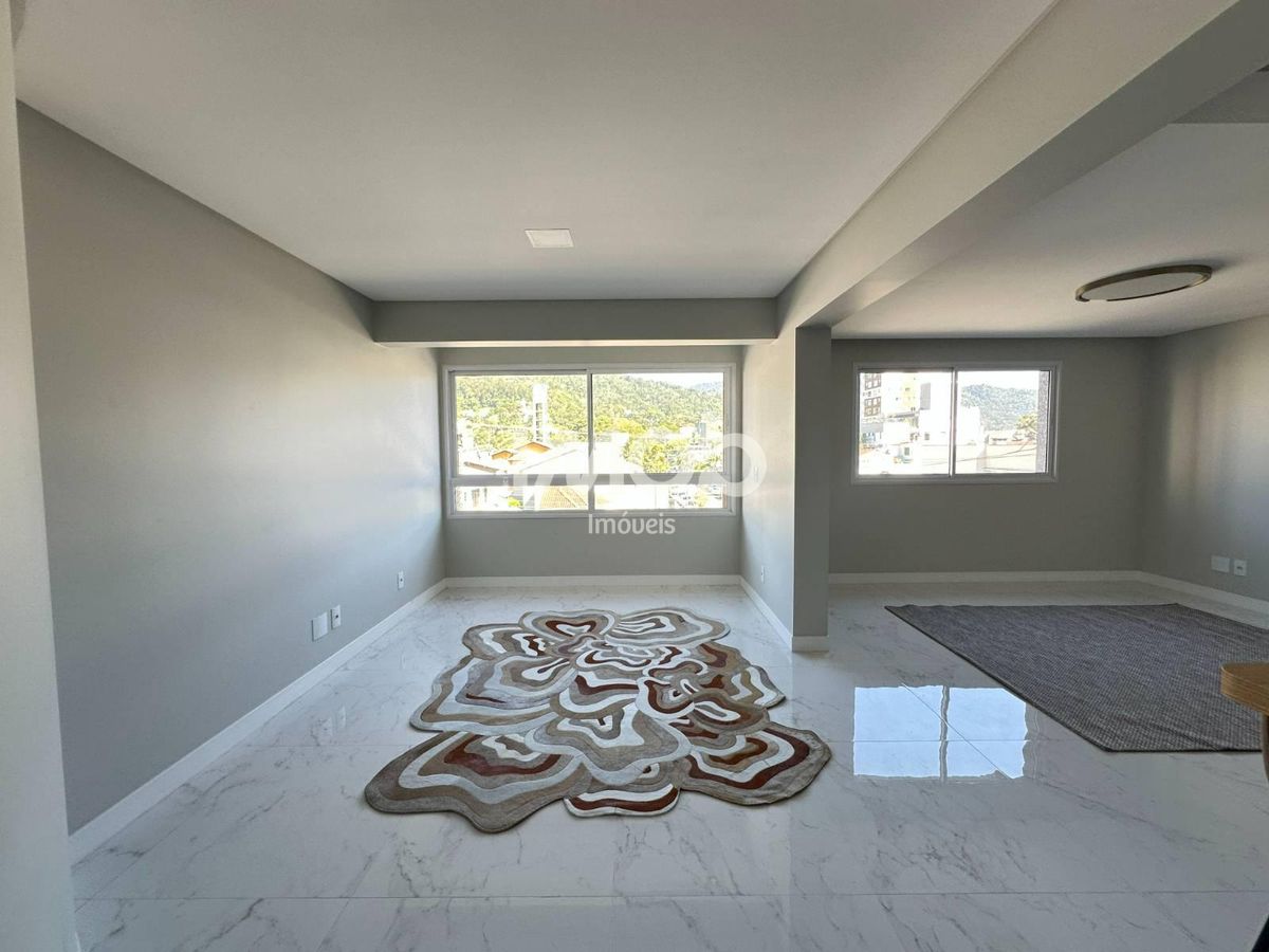 Apartamento com 3 suítes, centro