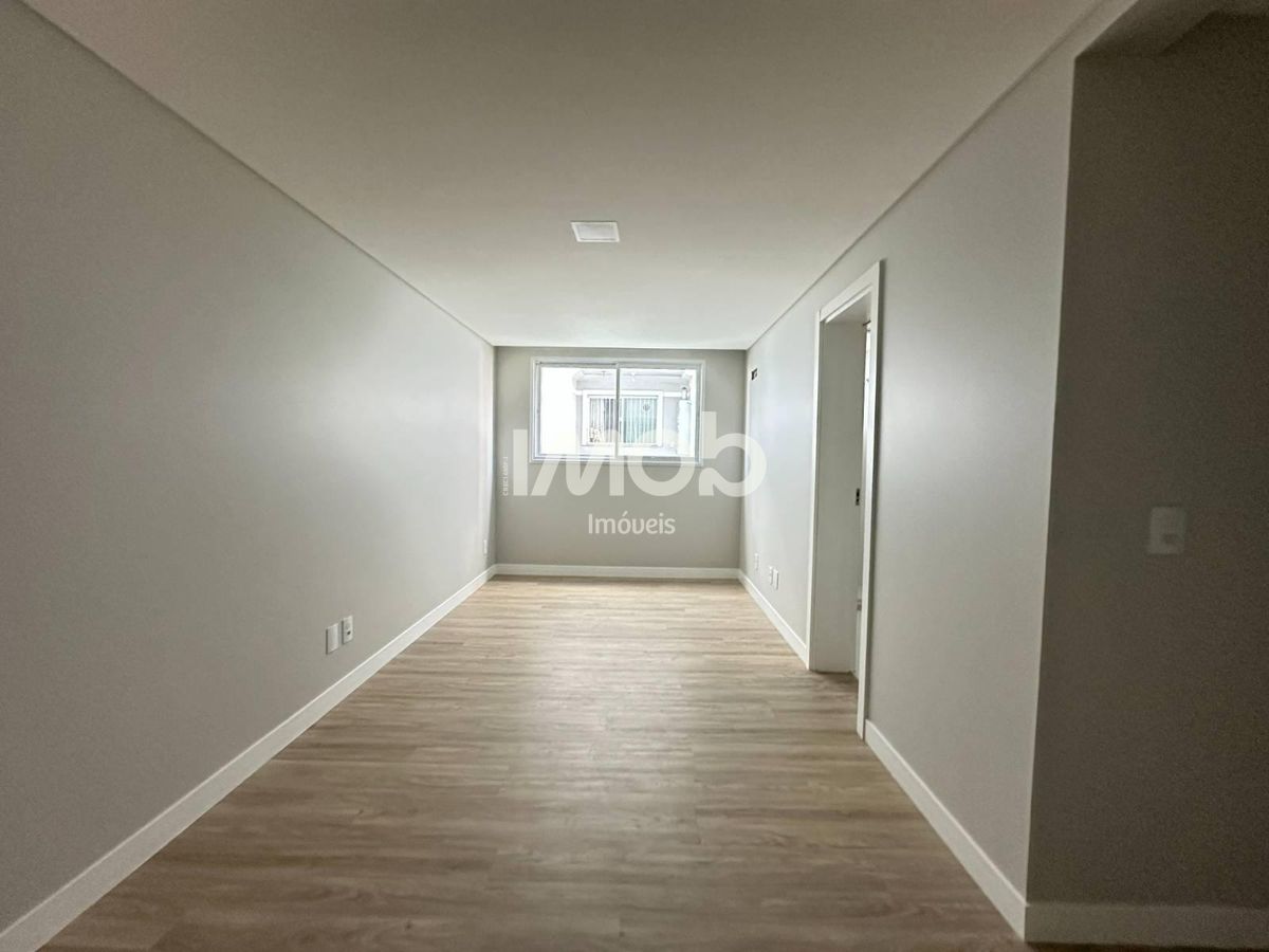 Apartamento com 3 suítes, centro