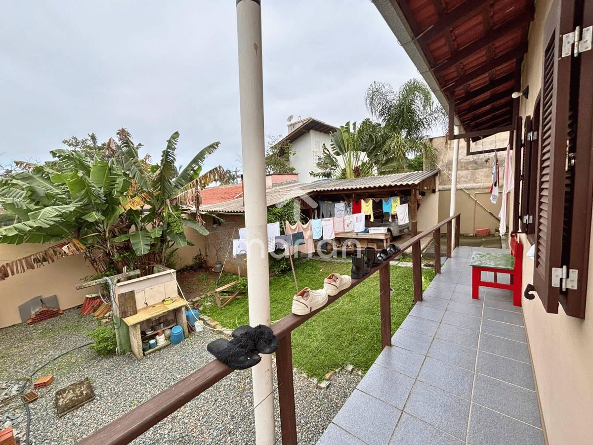 Casa a 600m da praia com 3 quartos, Praia Grande - Penha