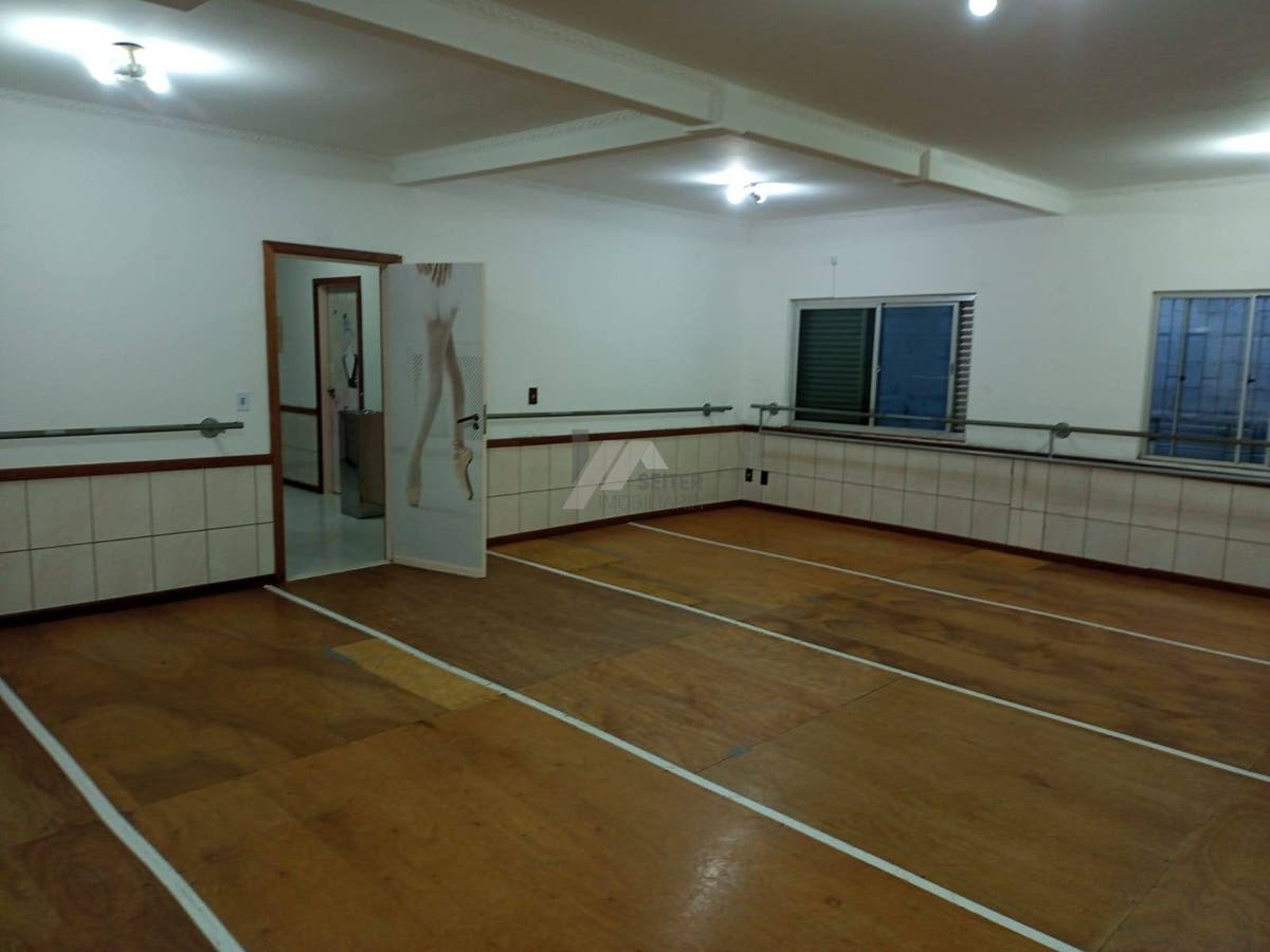 Casa comercial para locação no corrego grande