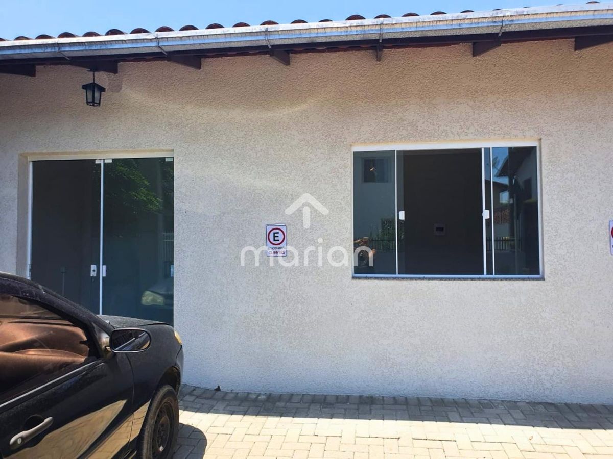 Casa com 2 salas comerciais, Centro - Balneário Piçarras