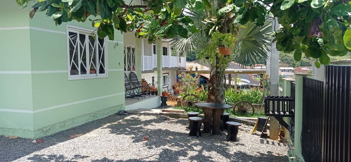 Casa com 3 quartos - Estrada Nova