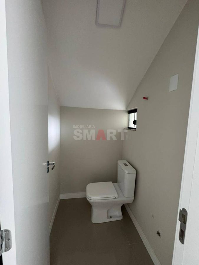 Casa Geminada com 1 Suíte + 2 Quartos na Barra do Rio Cerro