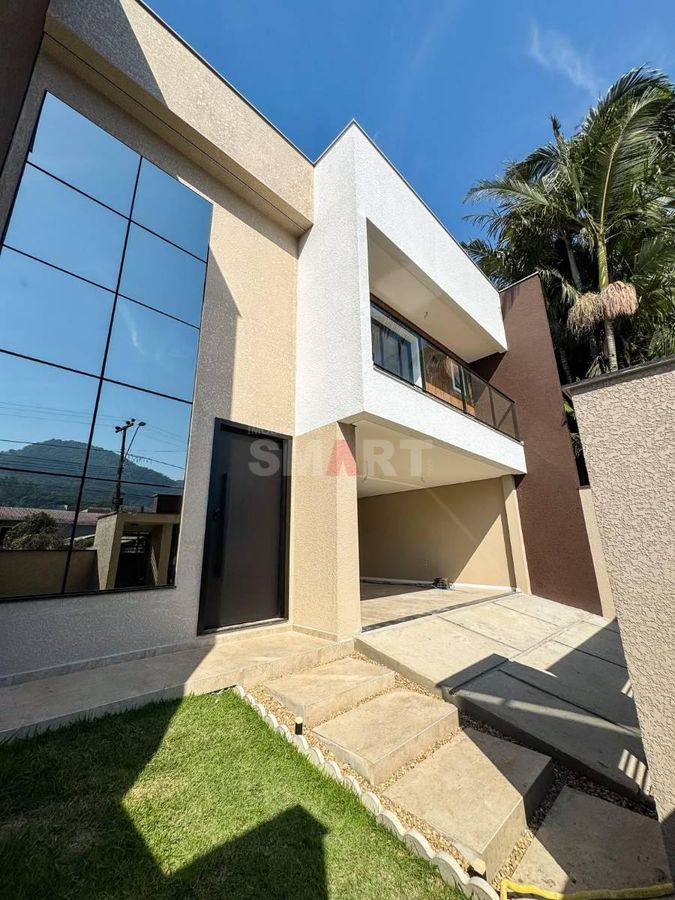Casa Geminada com 01 Suíte e 02 Quartos no bairro Vila Lalau