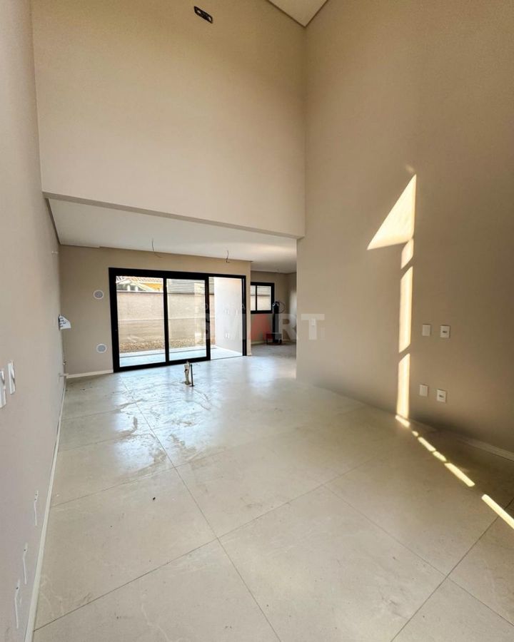 Casa Geminada com 01 Suíte e 02 Quartos no bairro Vila Lalau