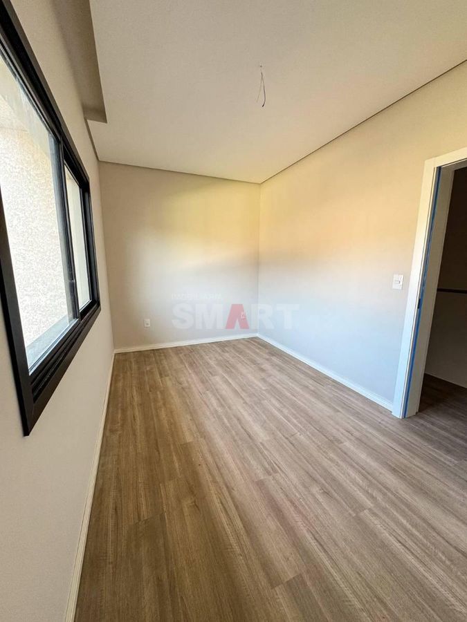 Casa Geminada com 01 Suíte e 02 Quartos no bairro Vila Lalau