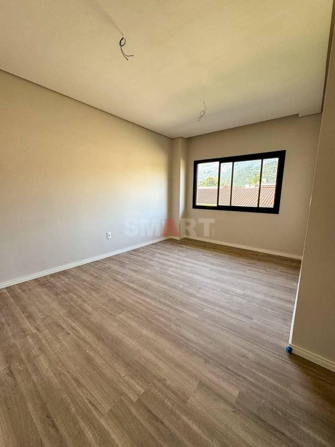 Casa Geminada com 01 Suíte e 02 Quartos no bairro Vila Lalau