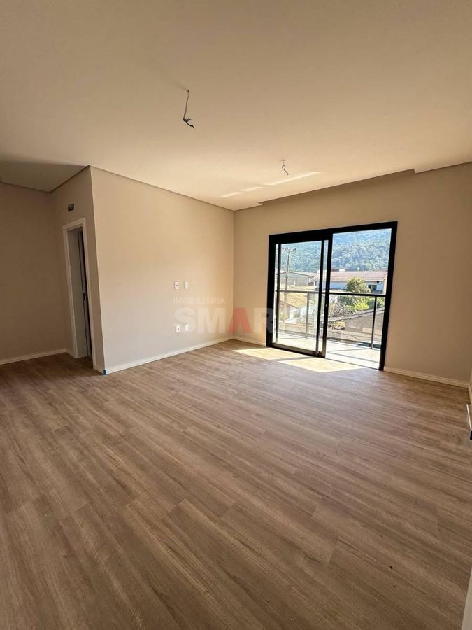 Casa Geminada com 01 Suíte e 02 Quartos no bairro Vila Lalau