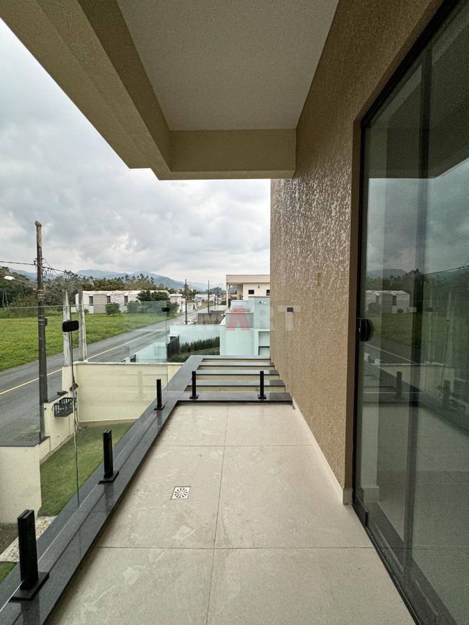 Casa Alto Com 1 Suíte mais 2 Quartos e Piscina Padrão Jaraguá do Sul