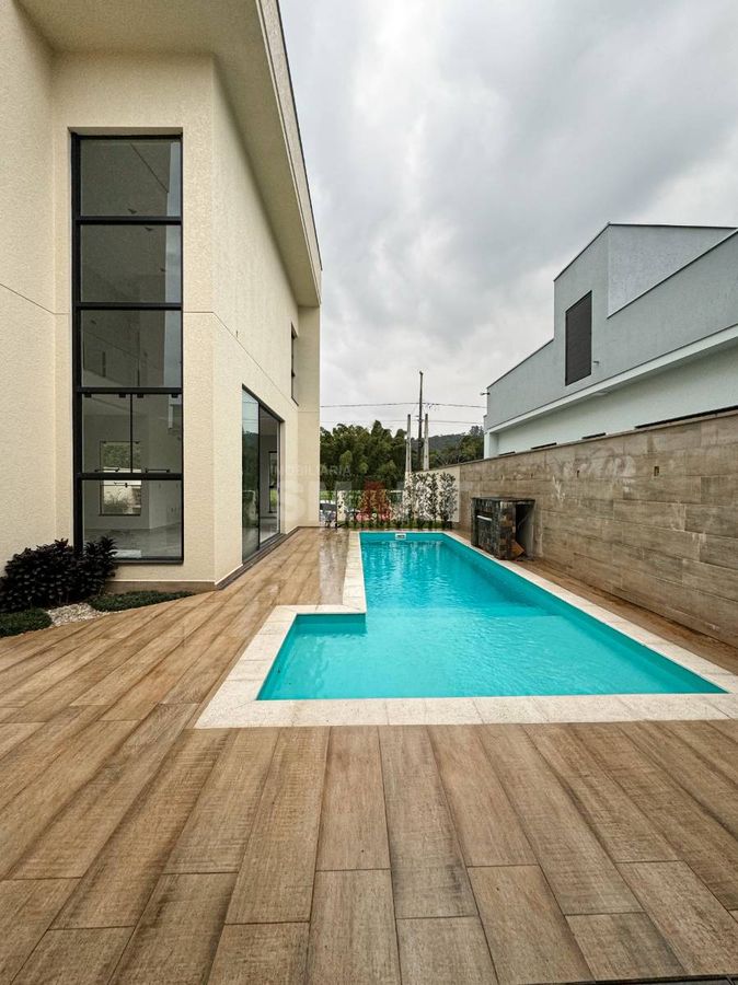 Casa Alto Com 1 Suíte mais 2 Quartos e Piscina Padrão Jaraguá do Sul
