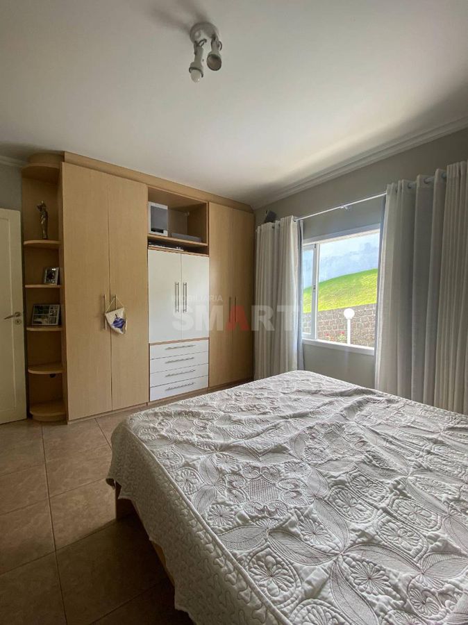 Casa à venda com 3 Suítes + 1 Quarto no bairro Czerniewicz