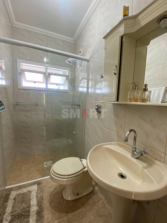 Casa à venda com 3 Suítes + 1 Quarto no bairro Czerniewicz