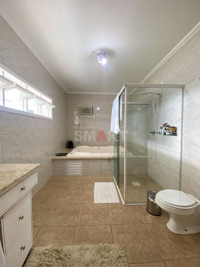 Casa à venda com 3 Suítes + 1 Quarto no bairro Czerniewicz