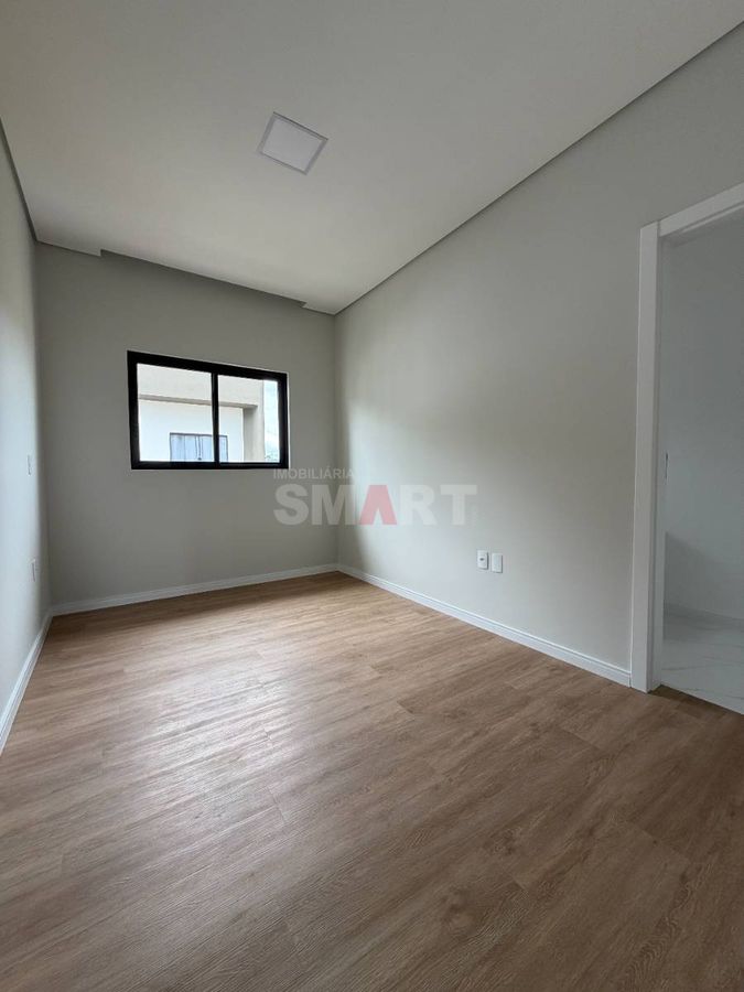 Geminado novo com 2 suítes ou 1 Suíte + 2 Quartos em Local Calmo