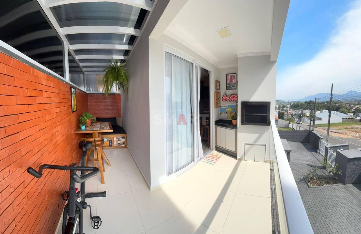 Apartamento com 2 Quartos e Ampla Área Externa no Bairro Amizade