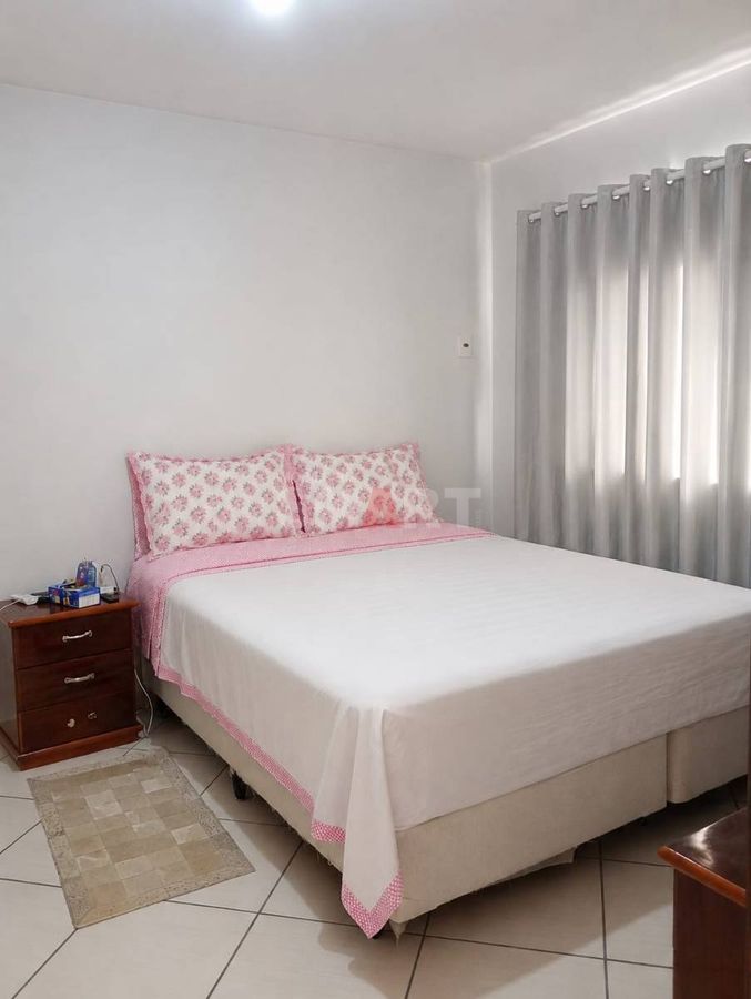 Casa à Venda no Jaraguá 99 com 3 quartos sendo 1 suíte
