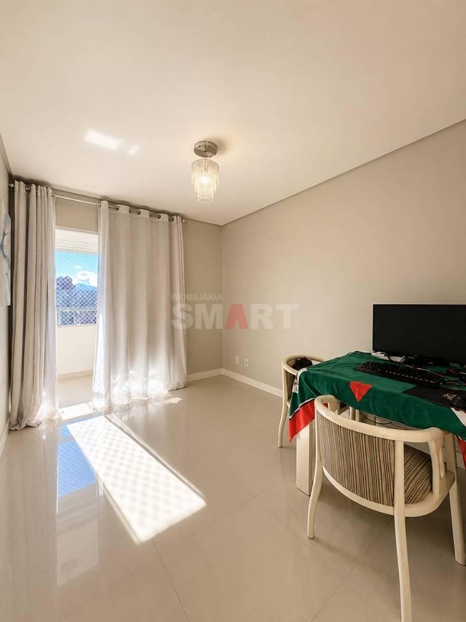 Apartamento no Centro de Jaragua com 1 Suite e 2 Quartos