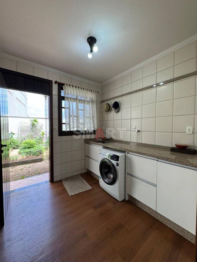 Casa Semimobiliada com 2 Suítes e 1 Quarto no Bairro Vila Nova
