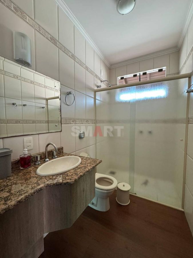 Casa Semimobiliada com 2 Suítes e 1 Quarto no Bairro Vila Nova