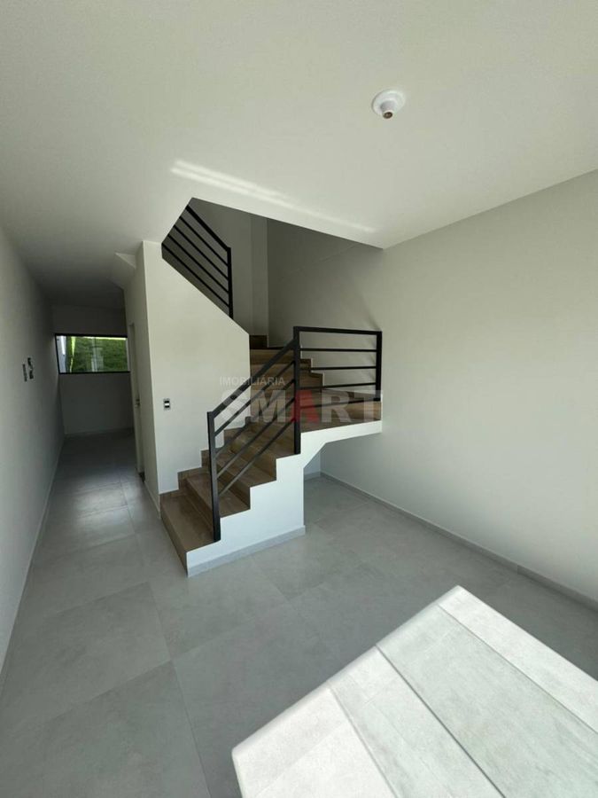 Casa Geminada Duplex com 02 Quartos no Jaraguá 99