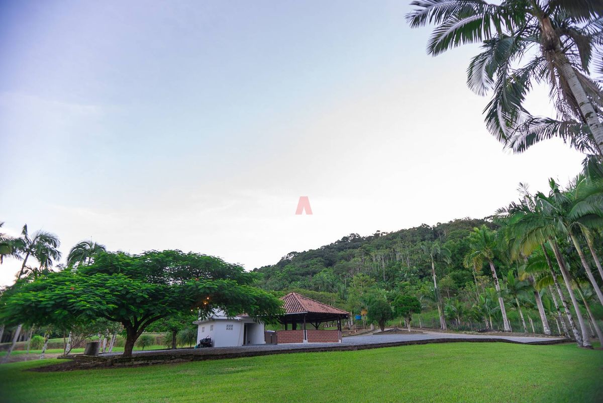 Chácara com 8 Lagoas, 2 Casas e Choupana de Festas em Guaramirim