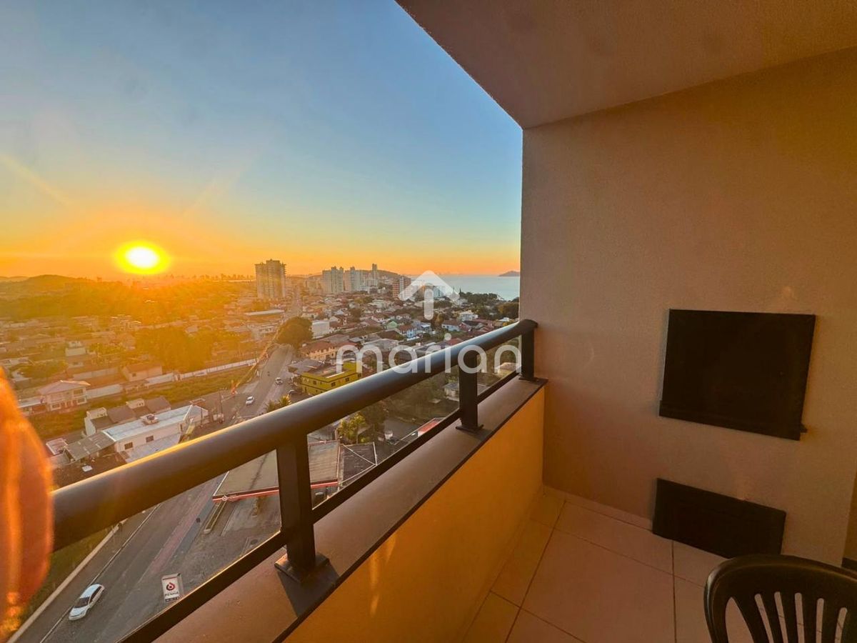 Apartamento para locação a 100m da praia com 3 quartos, Armação - Penha