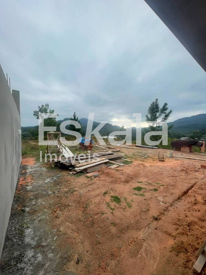 Casa Com 01 Suíte + 02 Quartos e 324m² De Área De Terreno Jaraguá 99 - Jaraguá do Sul