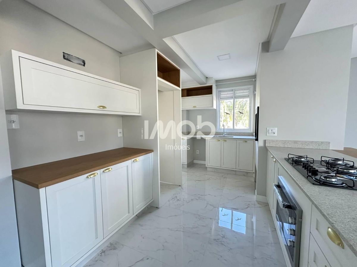 Apartamento com 3 suítes, centro