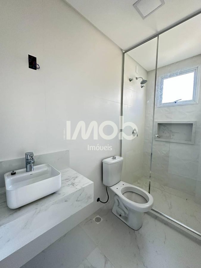 Apartamento com 3 suítes, centro