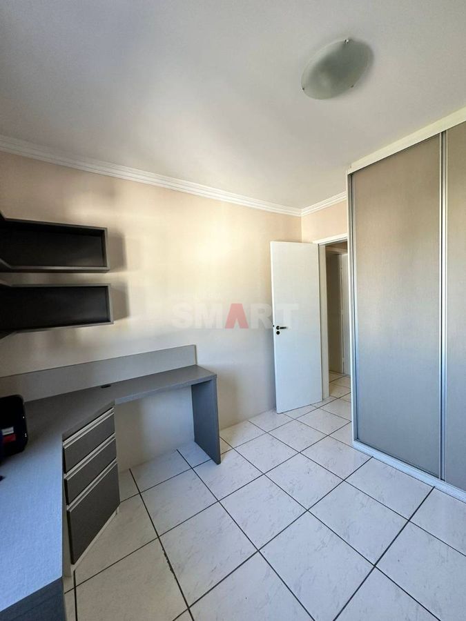 Apartamento Semimobiliado com 03 Quartos no Centro