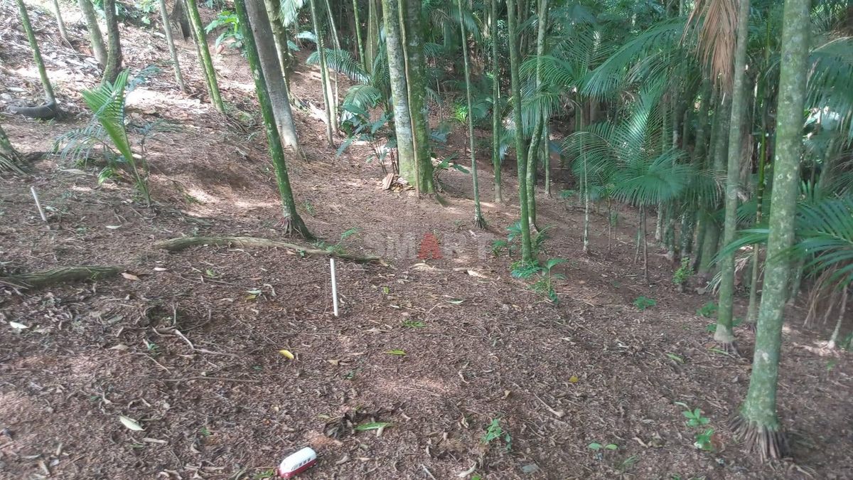 Casa com 3 Quartos com Terreno Amplo para Construção ao Lado