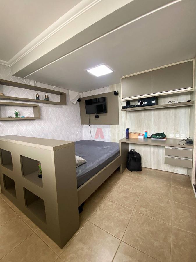 Casa à venda com 3 Suítes + 1 Quarto no bairro Czerniewicz