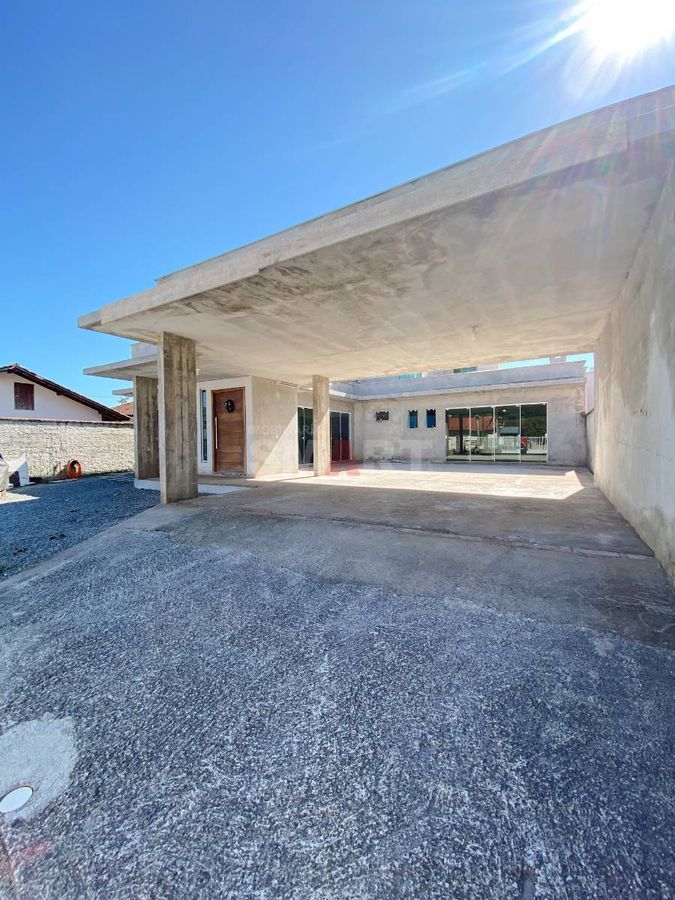 Sobrado com 238,00m² com 1 Suíte + 2 Quartos em Guaramirim