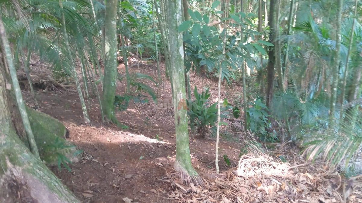 Casa com 3 Quartos com Terreno Amplo para Construção ao Lado