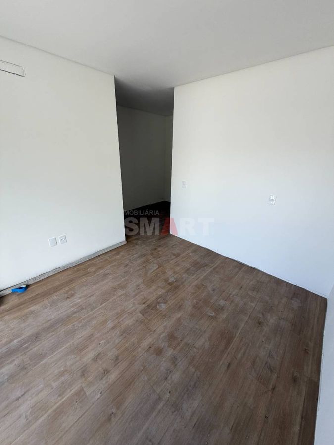 Geminado alto padrão novo com 3 suítes e fundos com churrasqueira e pergolado