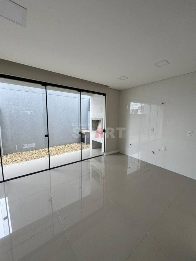 Casa Geminada com 1 Suíte + 2 Quartos na Barra do Rio Cerro