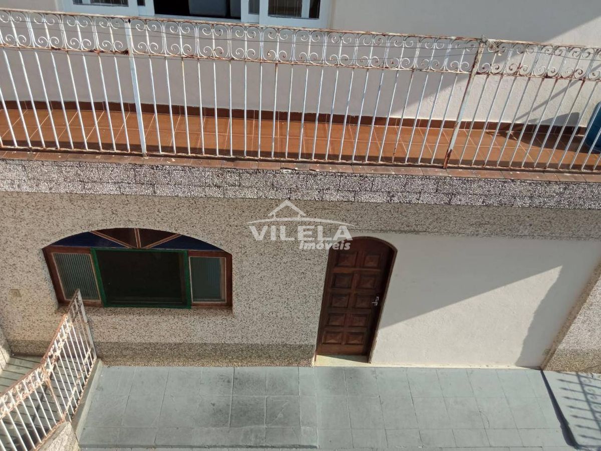 Casa a poucos metros da praia indaia