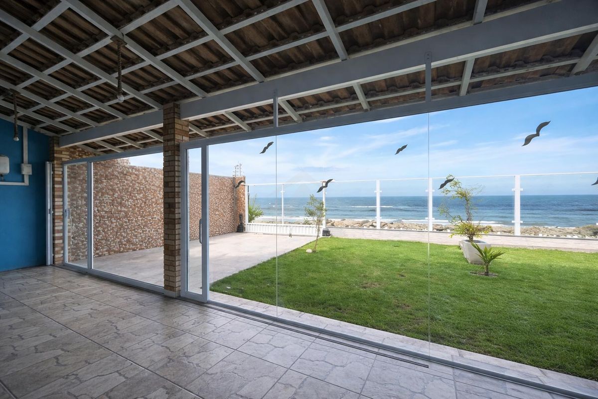 Casa frente mar, 4 quartos com piscina, mariluz