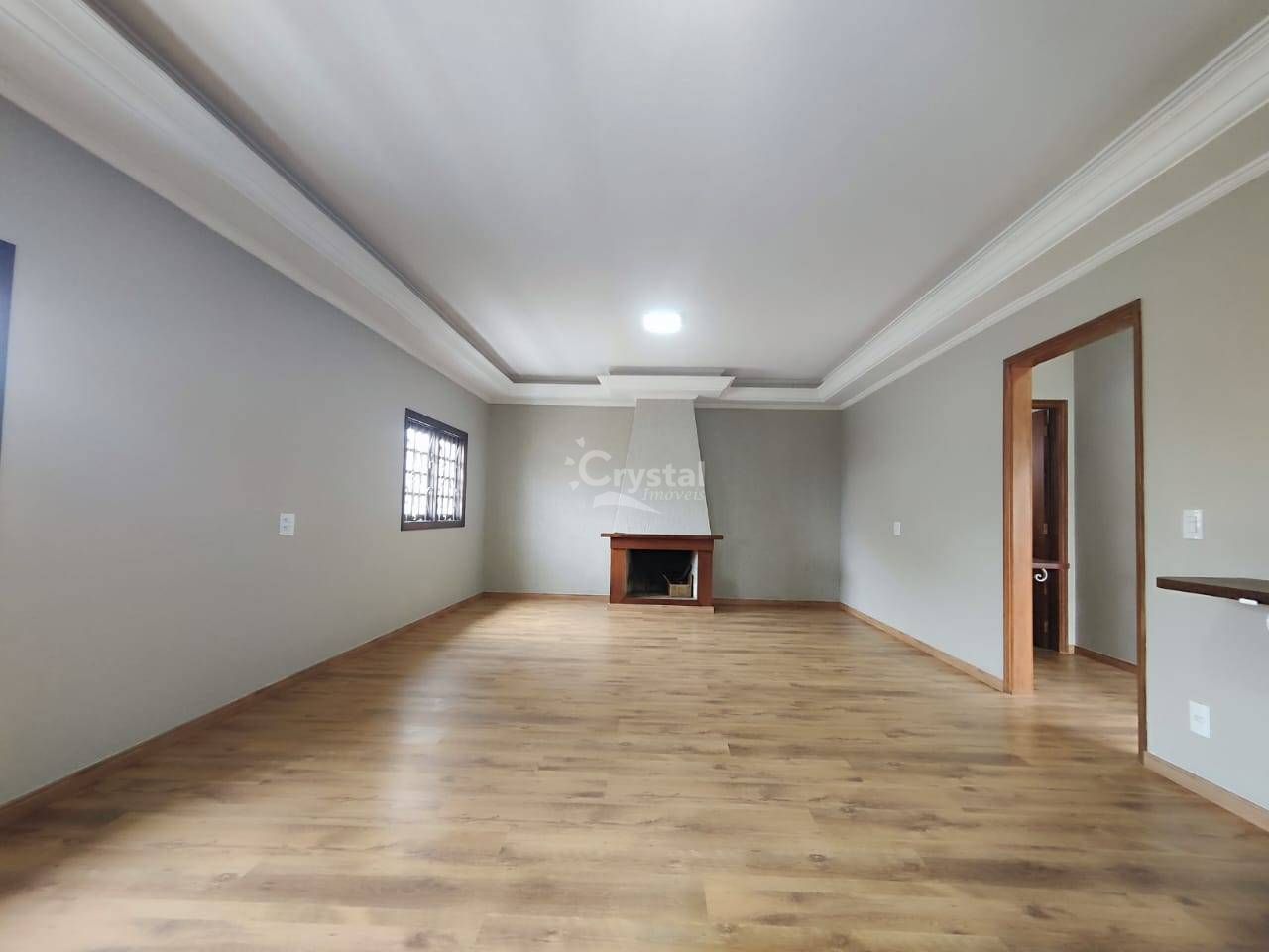 Casa Recém-Reformada à Venda com 3 Quartos (1 Suíte), Sala 2 Ambientes com Lareira e Armários Planejados em Vila São Felipe - Avaré. Foto 2