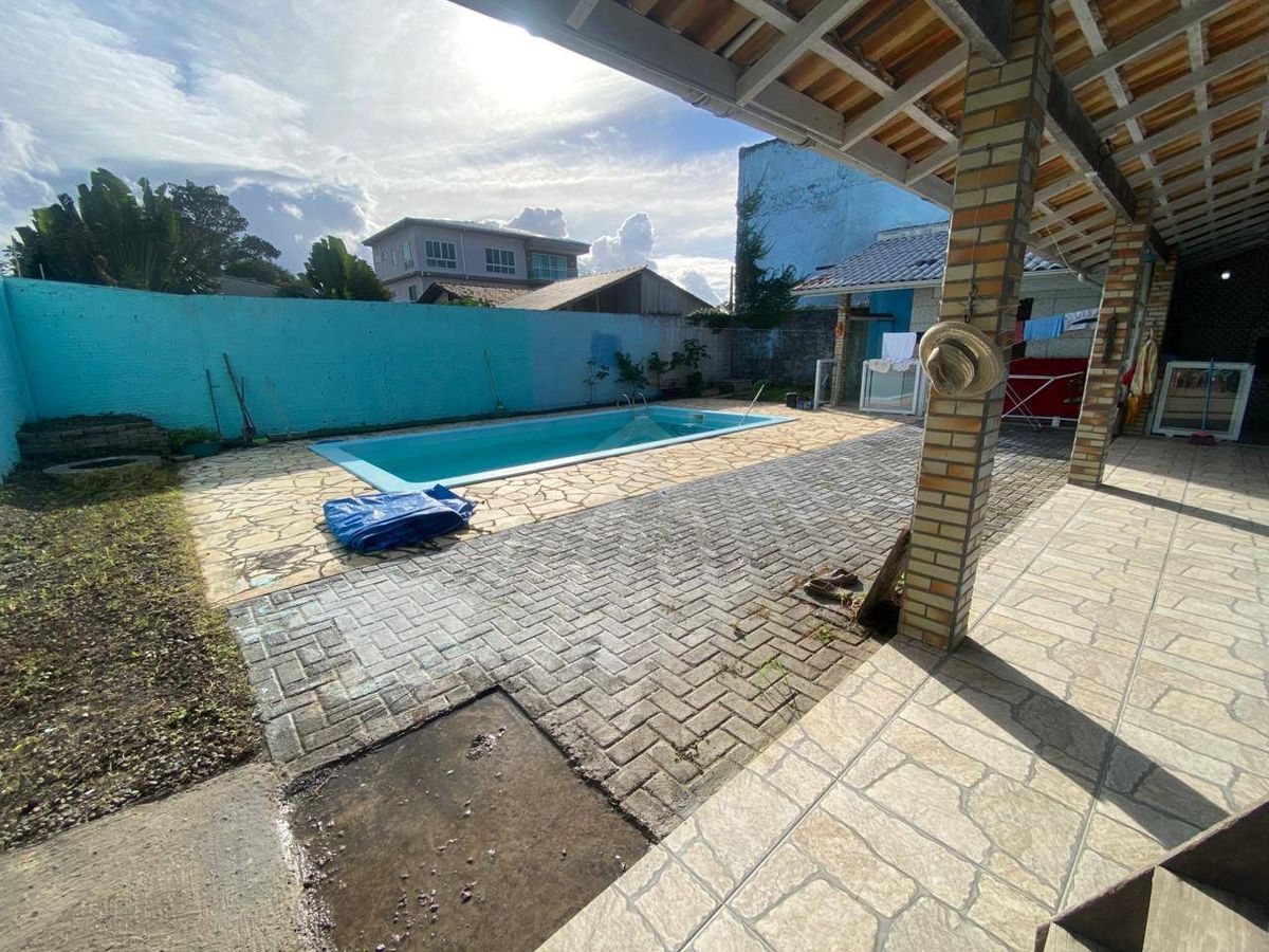 Casa frente mar, 4 quartos com piscina, mariluz