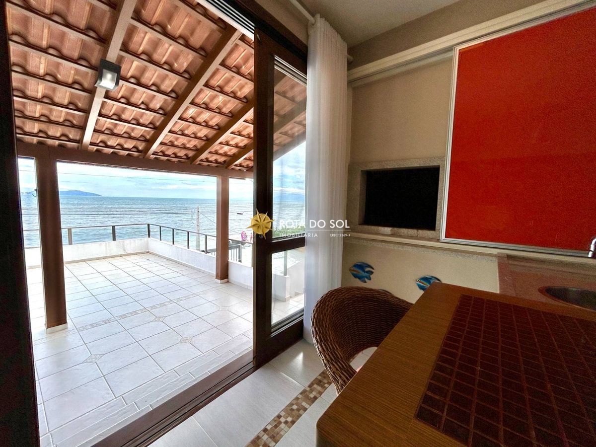 Casa frente mar à venda Praia Zimbros Bombinhas SC — foto 9