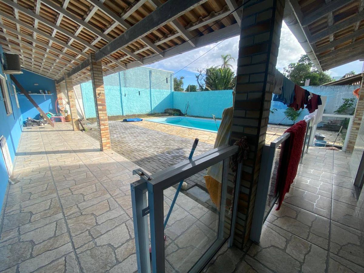 Casa frente mar, 4 quartos com piscina, mariluz