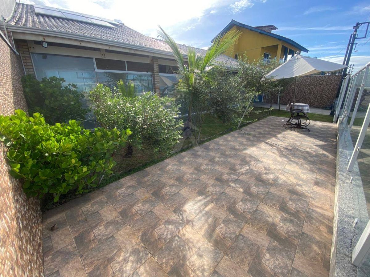 Casa frente mar, 4 quartos com piscina, mariluz