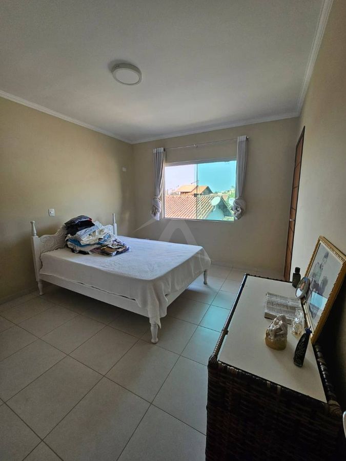 Sobrado, 3 quartos sendo 1 suíte, centro