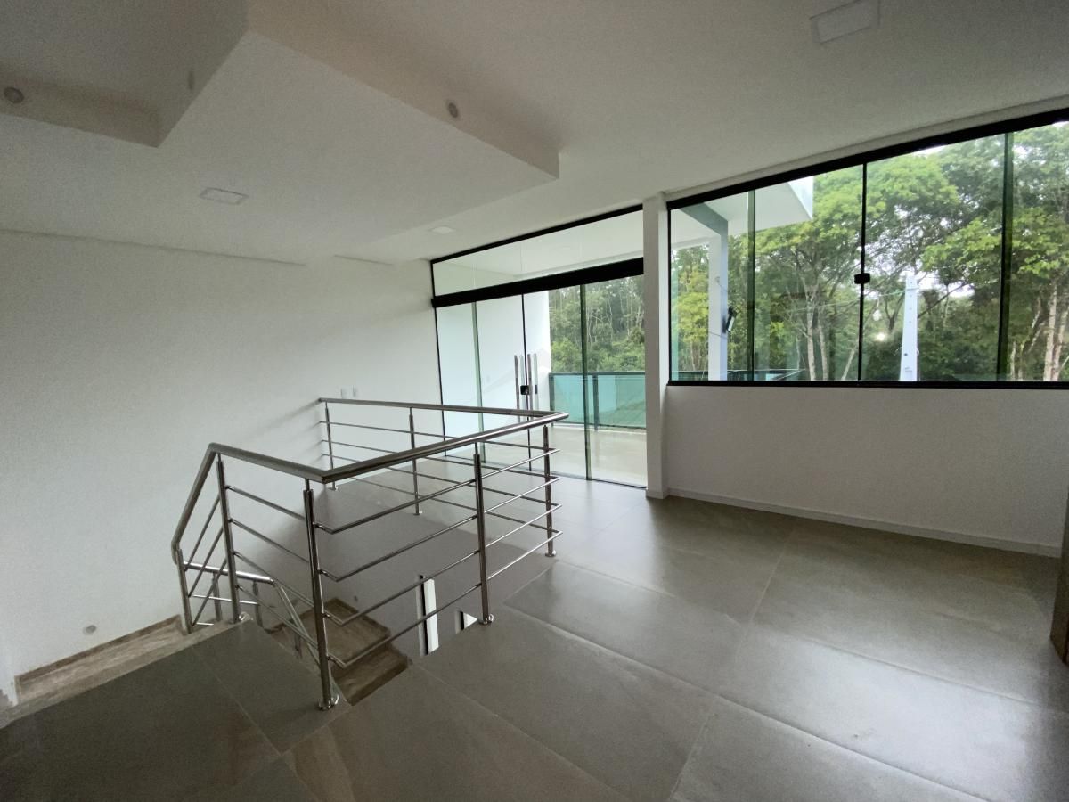Sobrado, 125 m², 2 suítes + 1 quarto, bal. Itamar